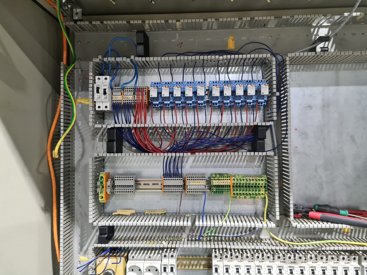 Control cabinet wiring